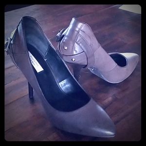 Vera Wang pumps